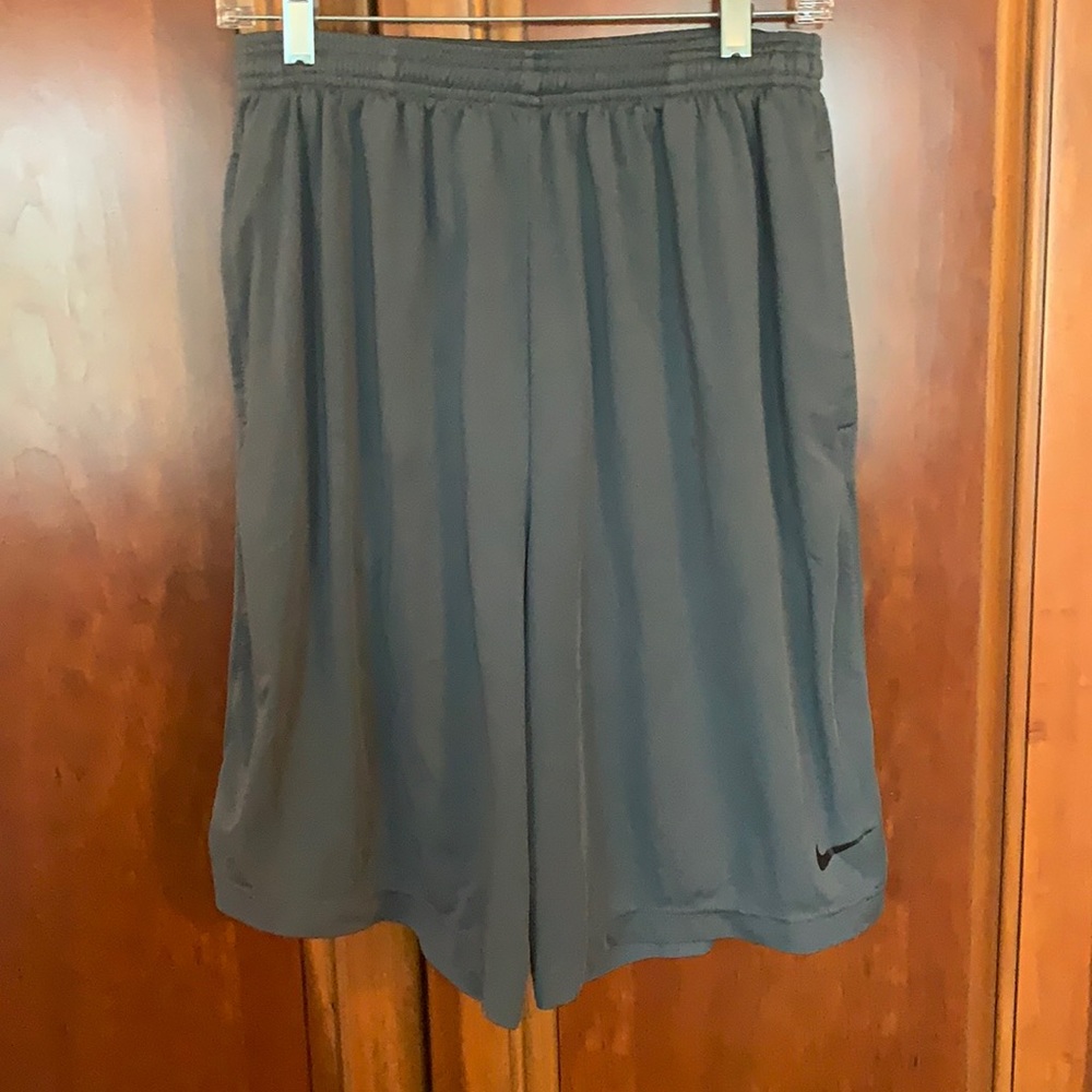 Nike dri fit men’s shorts size M